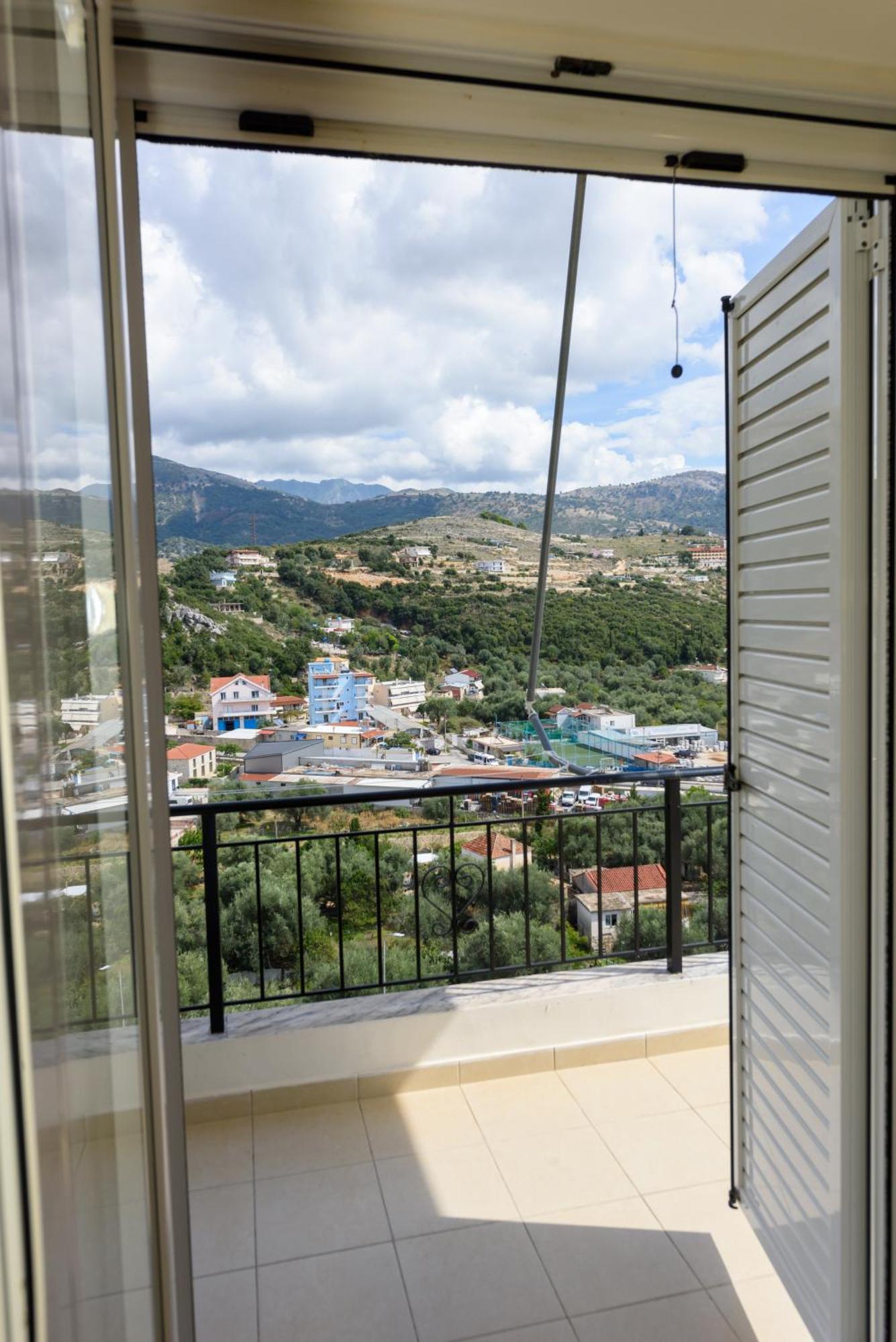 Vasili'S Family Apartments Himarë Dış mekan fotoğraf