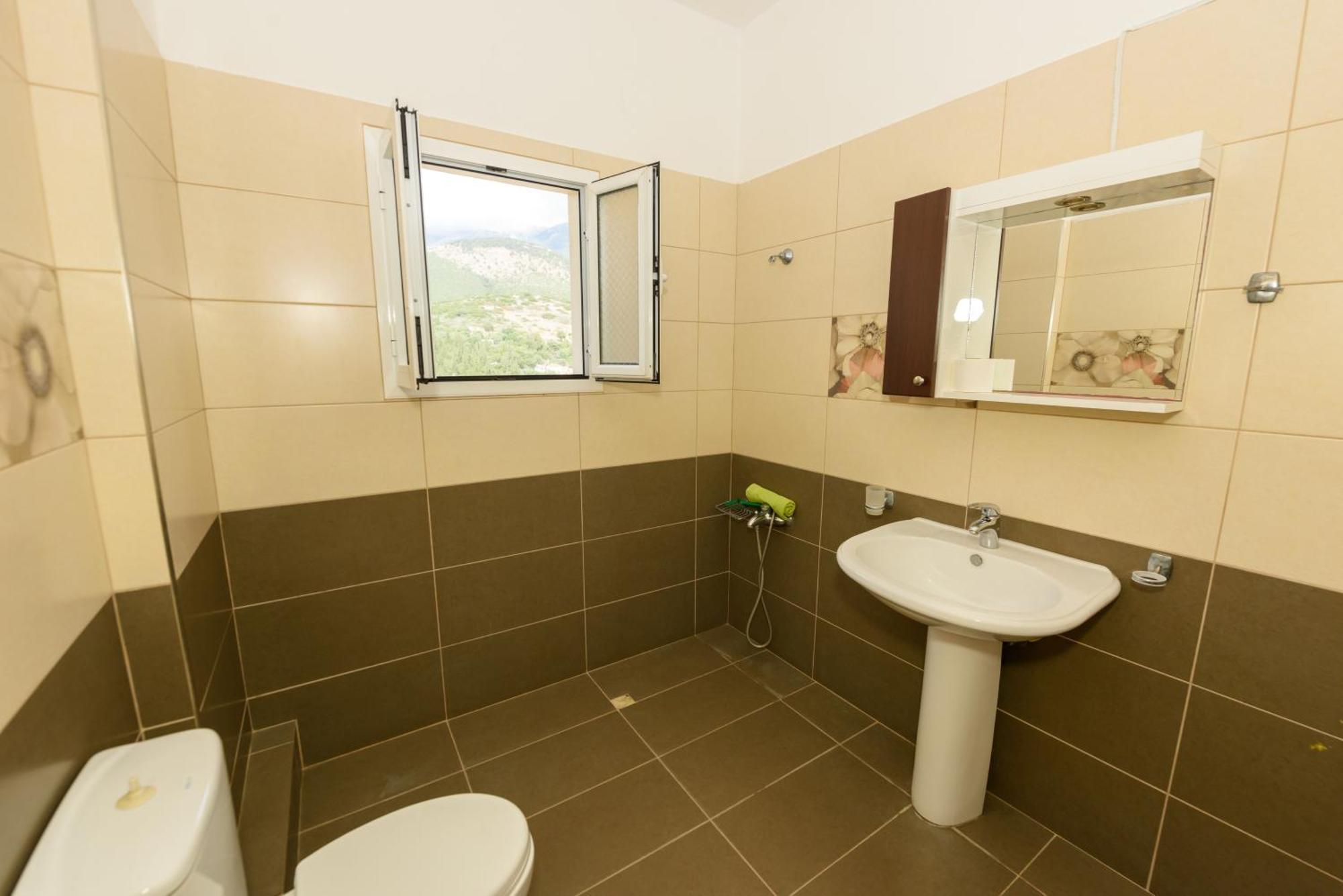 Vasili'S Family Apartments Himarë Dış mekan fotoğraf