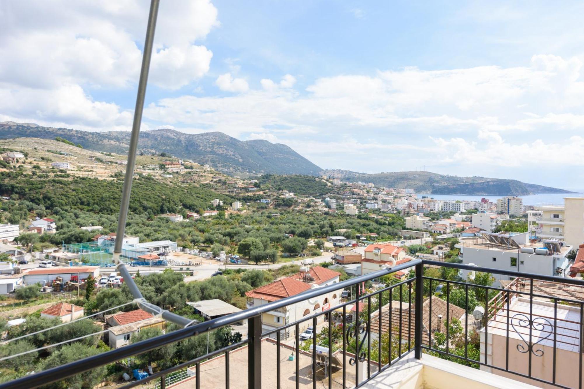 Vasili'S Family Apartments Himarë Dış mekan fotoğraf