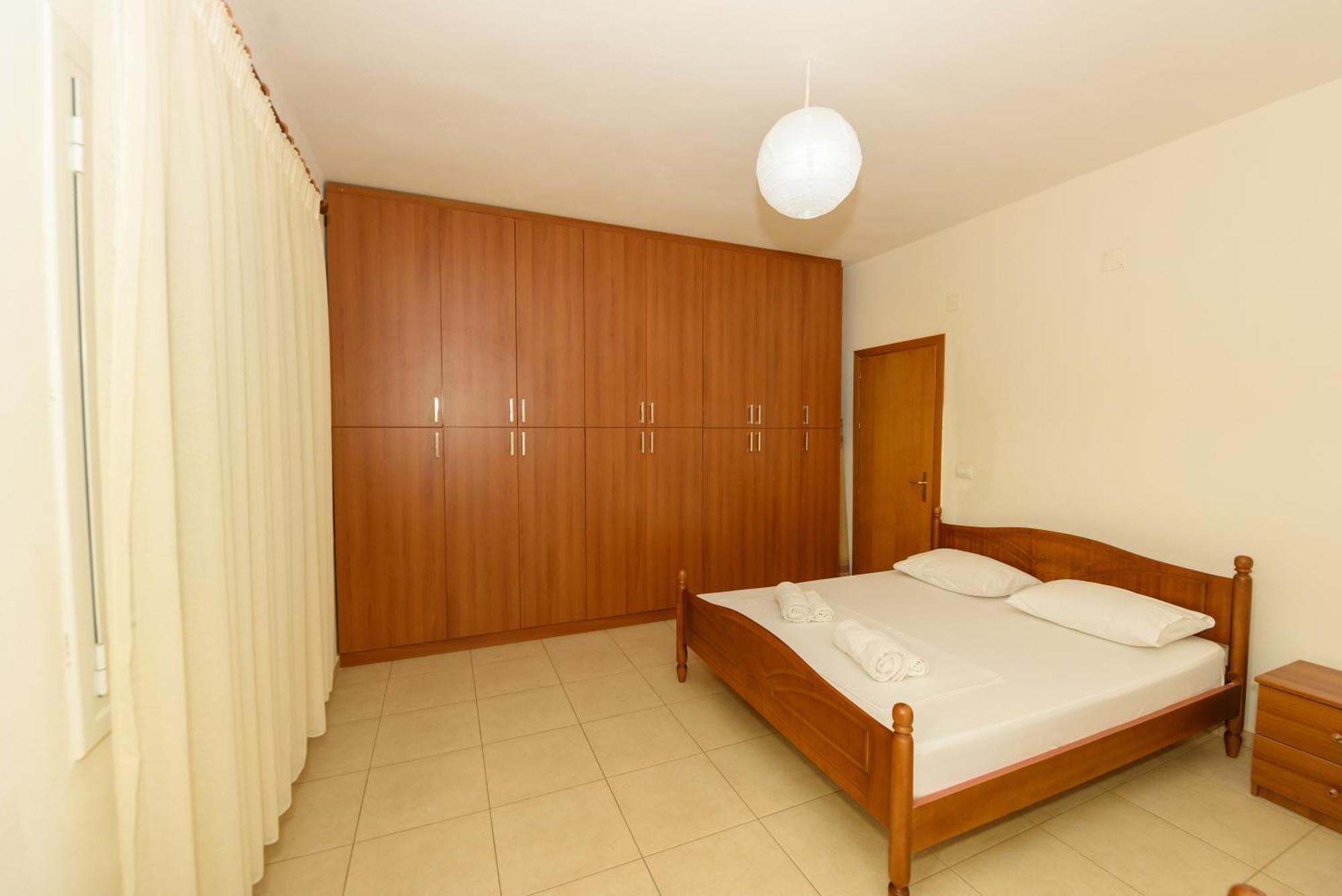 Vasili'S Family Apartments Himarë Dış mekan fotoğraf