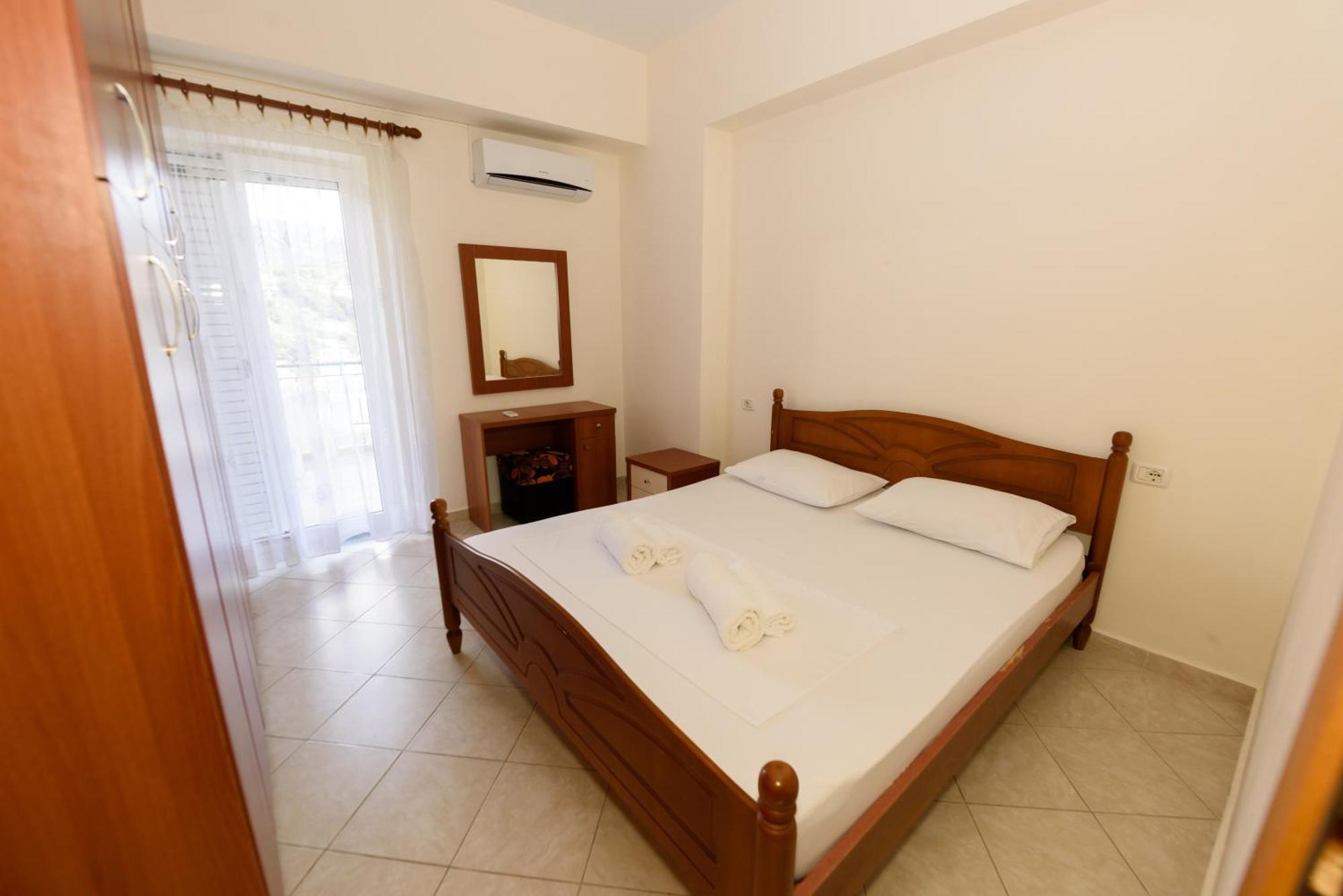 Vasili'S Family Apartments Himarë Dış mekan fotoğraf
