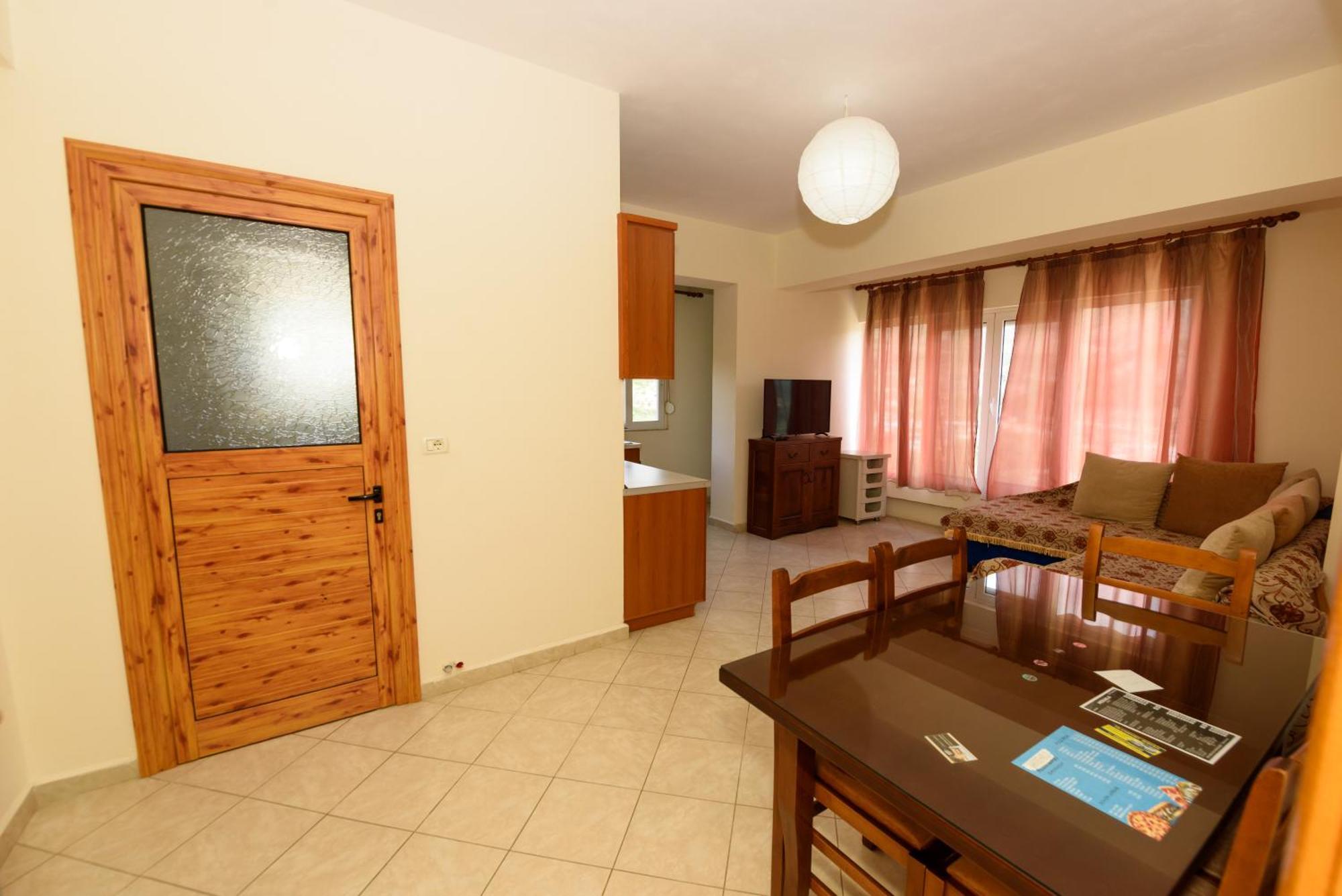 Vasili'S Family Apartments Himarë Dış mekan fotoğraf