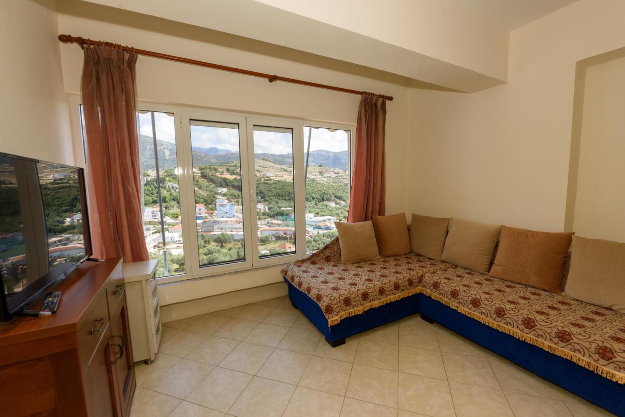 Vasili'S Family Apartments Himarë Dış mekan fotoğraf