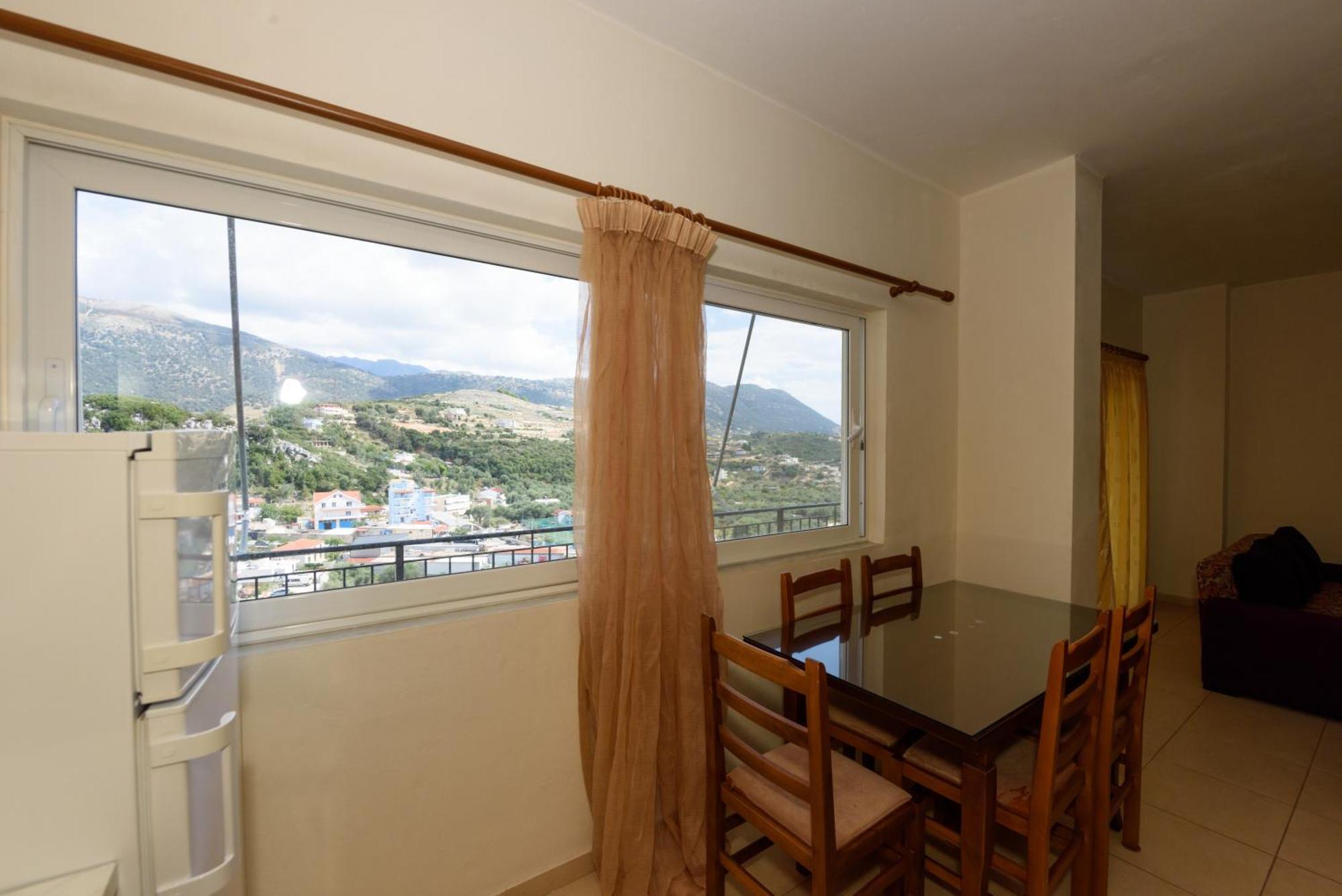 Vasili'S Family Apartments Himarë Dış mekan fotoğraf