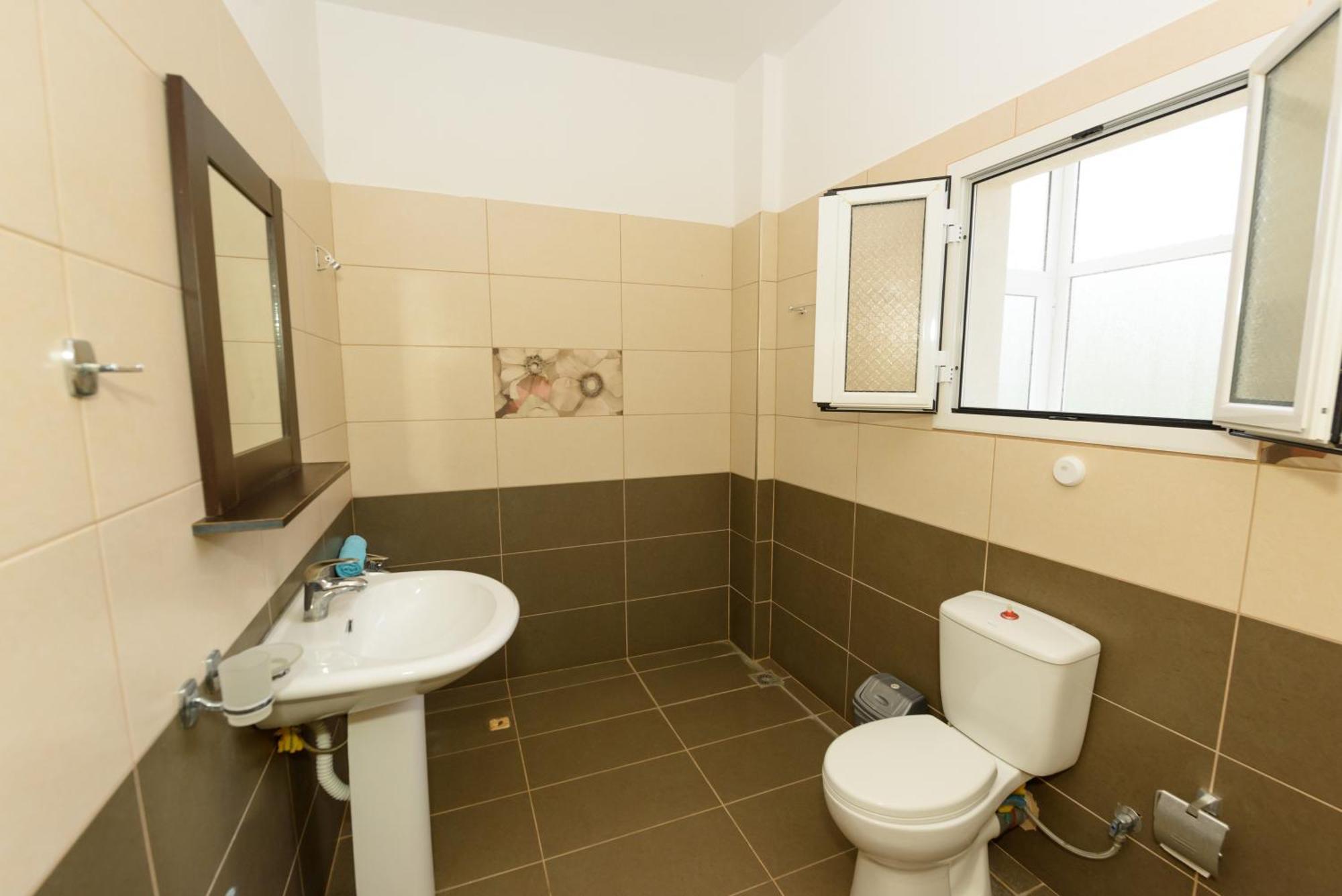 Vasili'S Family Apartments Himarë Dış mekan fotoğraf