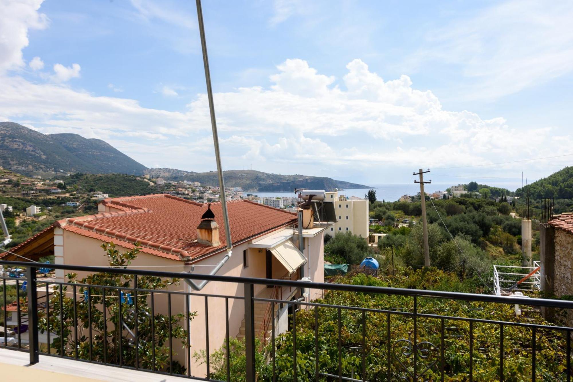 Vasili'S Family Apartments Himarë Dış mekan fotoğraf