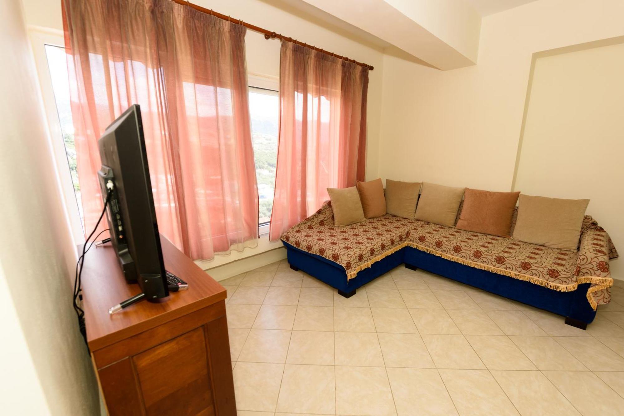 Vasili'S Family Apartments Himarë Dış mekan fotoğraf