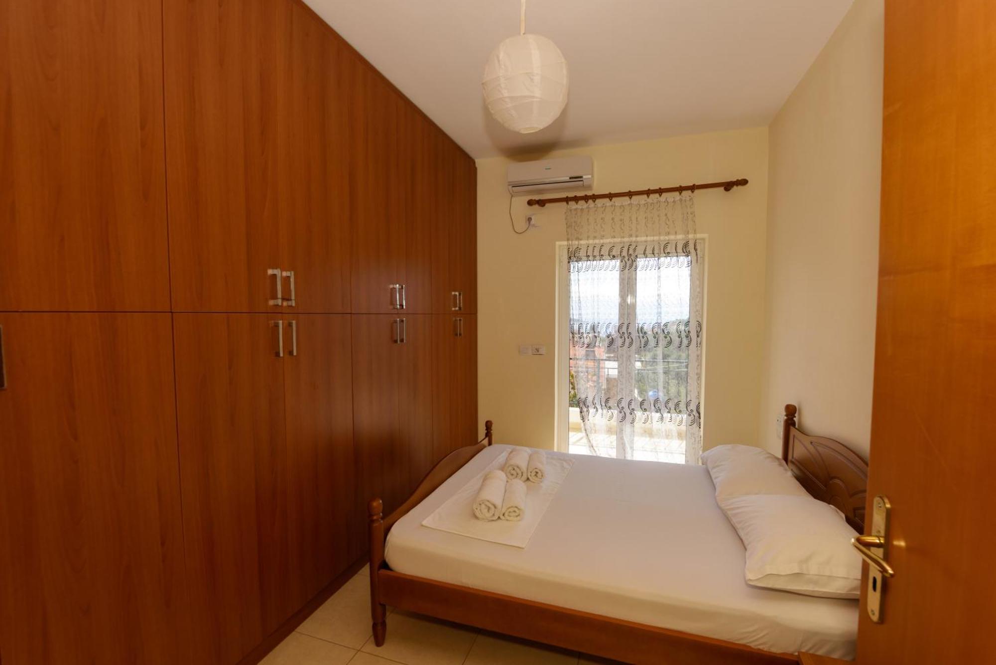 Vasili'S Family Apartments Himarë Dış mekan fotoğraf