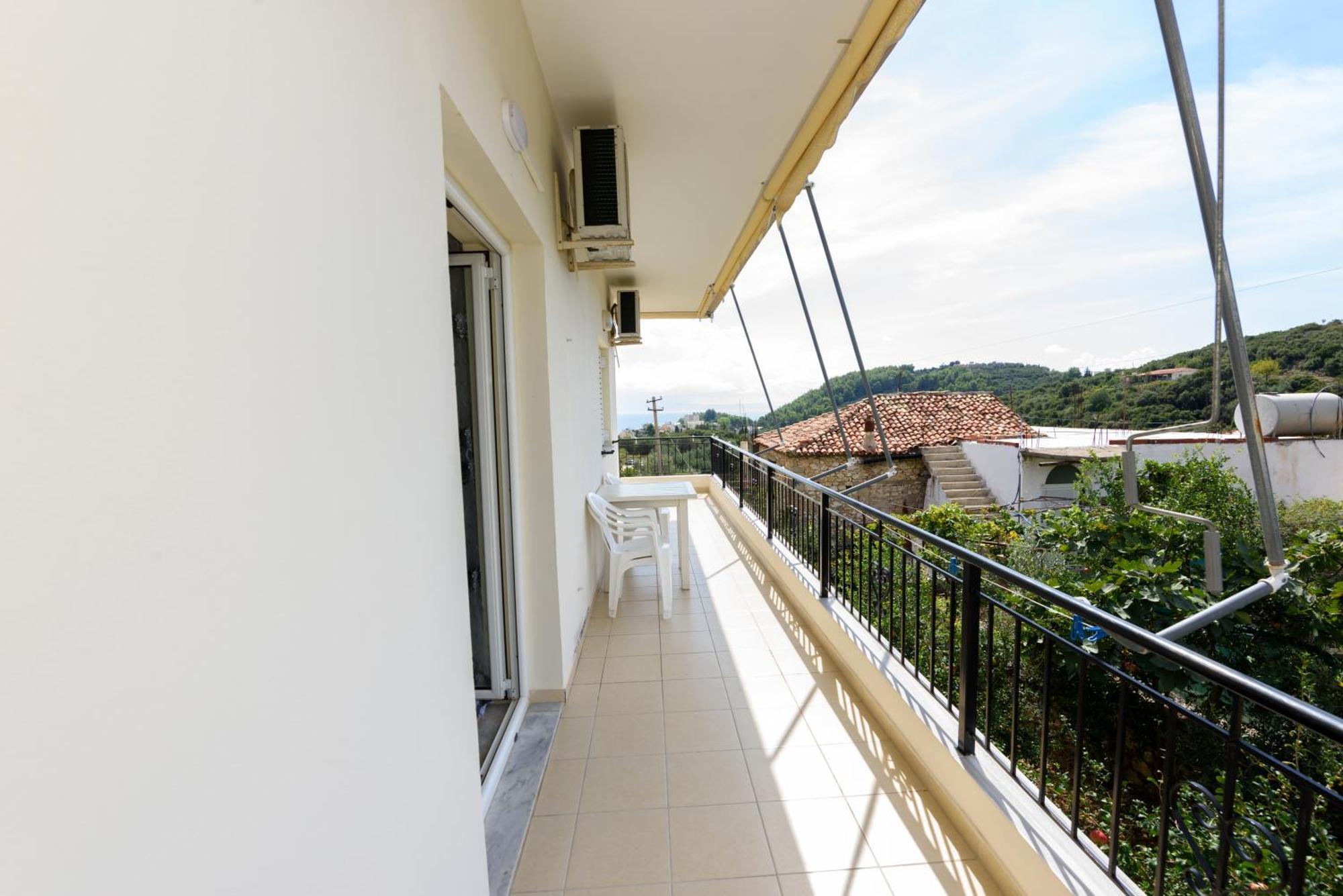 Vasili'S Family Apartments Himarë Dış mekan fotoğraf