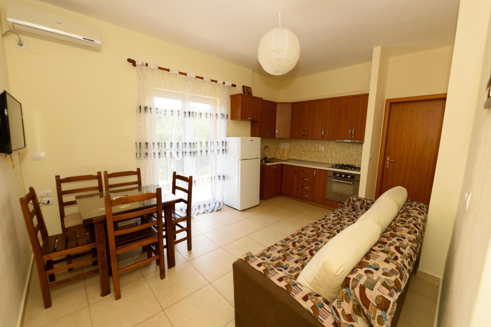 Vasili'S Family Apartments Himarë Dış mekan fotoğraf