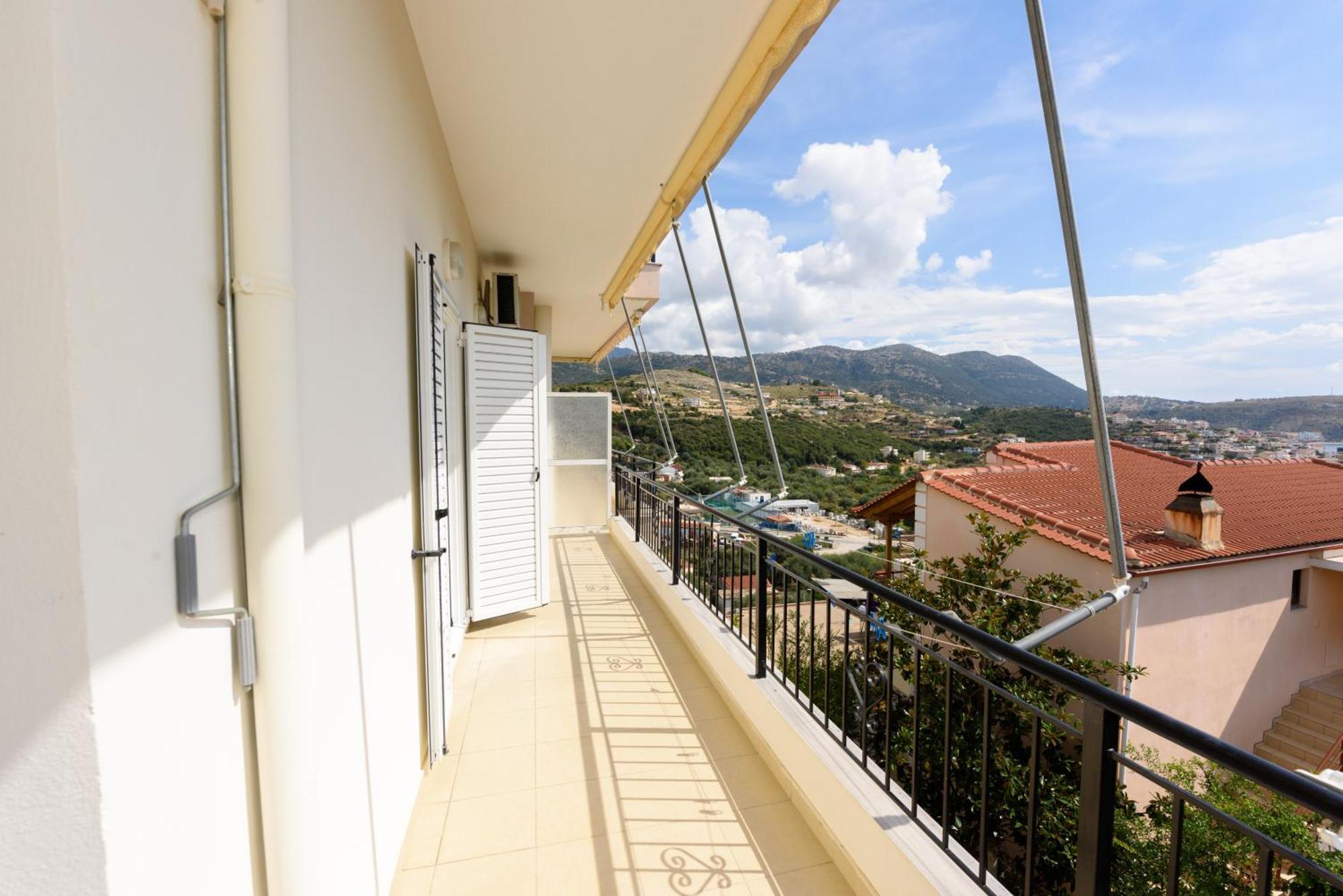 Vasili'S Family Apartments Himarë Dış mekan fotoğraf