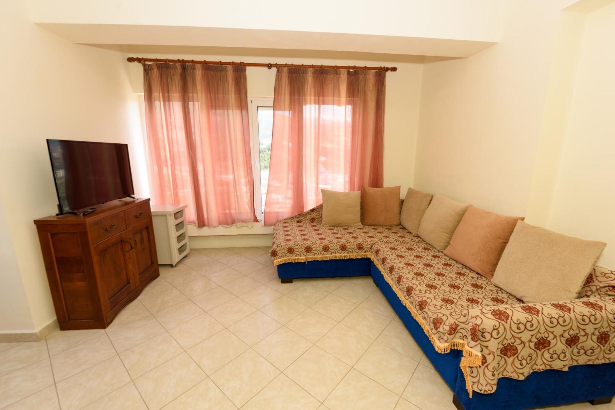 Vasili'S Family Apartments Himarë Dış mekan fotoğraf