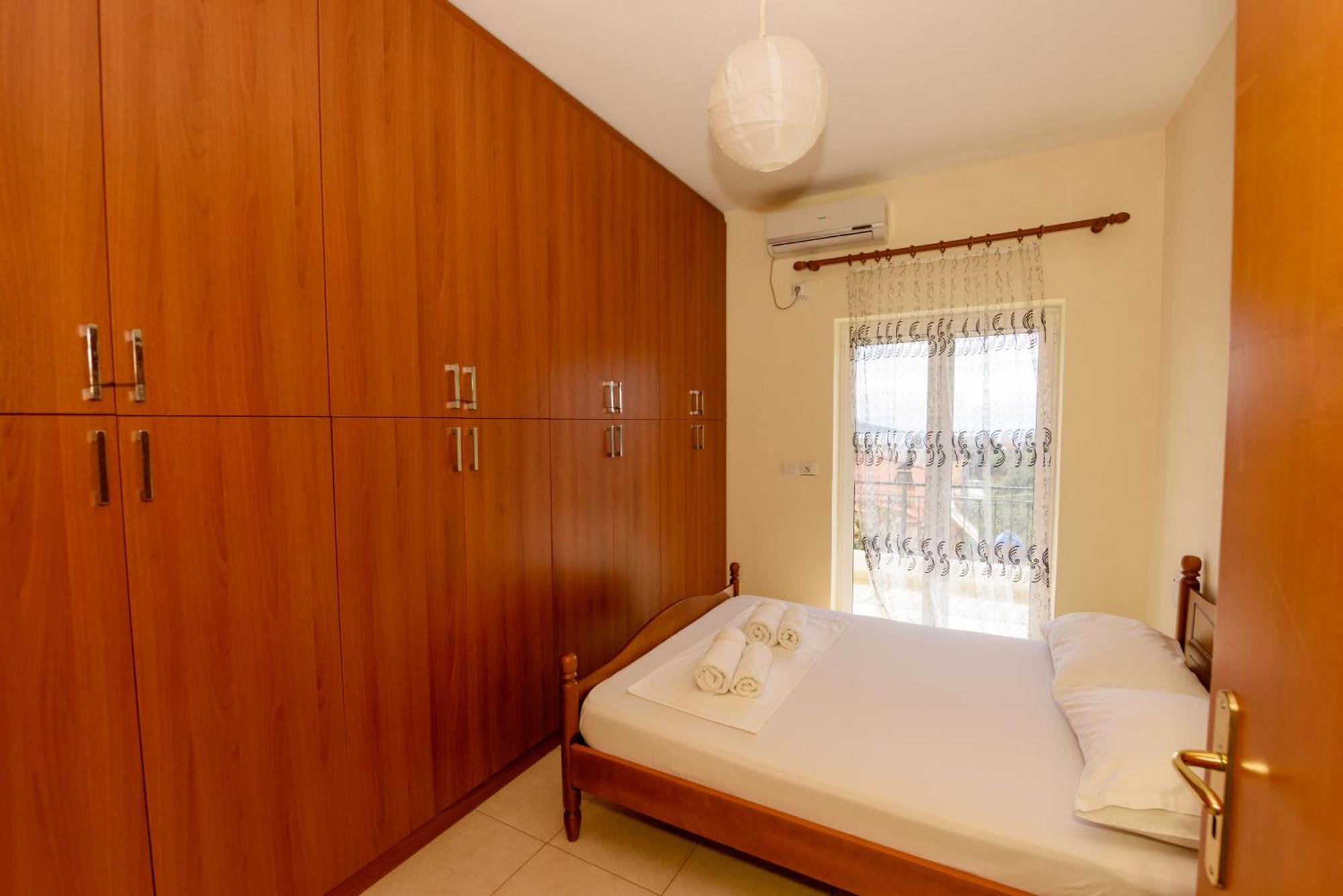 Vasili'S Family Apartments Himarë Dış mekan fotoğraf